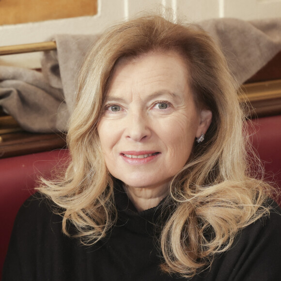 Valérie Trierweiler - C.Mathivat, présidente des "Deux Magots", reçoit pour le nouveau rendez-vous de l'établissement, "Déjeuner Beauvoir" à Paris le 15 décembre 2022. © Jack Tribeca / Bestimage 