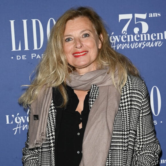 Vous l'aurez compris, cette blague faisait directement allusion à ses rapports compliqués avec ces trois femmes.
Valérie Trierweiler - People au concert de Nicoletta, à l'occasion de ses cinquante ans de carrière, au Lido à Paris. © Coadic Guirec / Bestimage