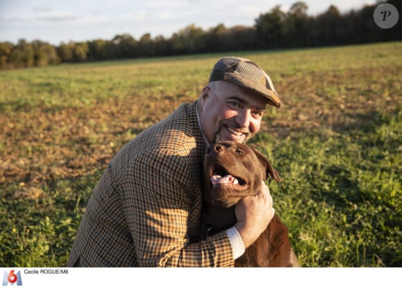 En plus de son activité agricole, il travaille les week-ends et jours fériés dans un tout autre domaine...
Franck, candidat de "L'amour est dans le pré 2021", sur M6