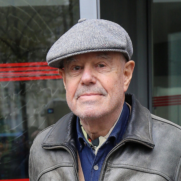Frédéric Mitterand - Les célébrités à la sortie de l'émission "Les Grosses Têtes" aux studios RTL à Neuilly-sur-Seine, France, le 17 avril 2023. © Jonathan Rebboah/Panoramic/Bestimage