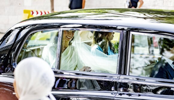 <p>Le prince Hussein de Jordanie s'est marié avec Rajwa.</p>
<p>La jeune mariée, Rajwa al Saif - Les familles royales arrivent au mariage du prince Hussein de Jordanie et de Rajwa al Saif, au palais Zahran à Amman (Jordanie). <br /><br /></p>