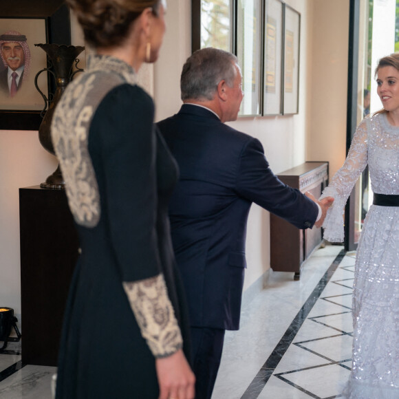 Beatrice, la cousine du prince William, et Pippa Middleton faisaient partie des invités.
Beatrice d'York et son mari Edoardo - Mariage d'Hussein de Jordanie et de sa fiancée Rajwa. Le 1er juin 2023.