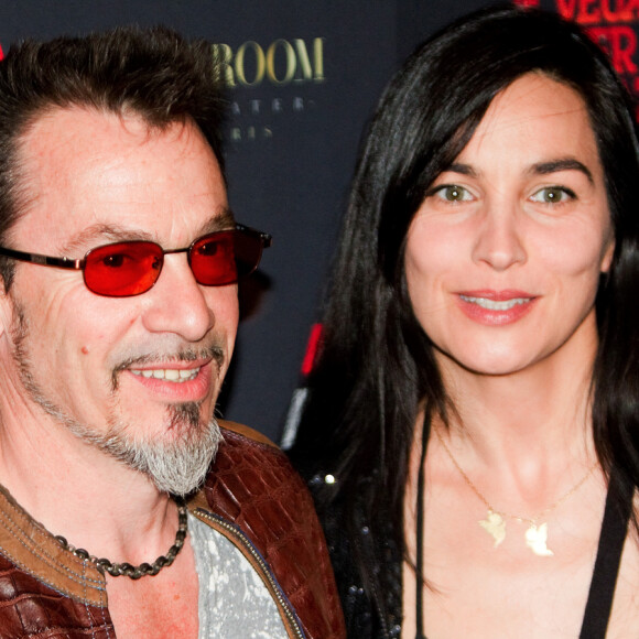 Et cette fois-ci, il entend bien respecter les conseils de ses médecins.
Florent Pagny et sa femme Azucena lors de la soirée AZ party au V.I.P Room à Paris le 3 juin 2010 Photo : sebastien rabany