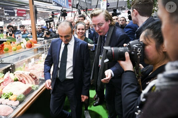 Antoine Diers - Eric Zemmour, candidat du parti "Reconquête!" à l'élection présidentielle 2022 et sa compagne Sarah Knafo visitent la 58ème édition du Salon international de l'agriculture au parc des expositions Paris Expo Porte de Versailles à Paris, France, le 4 mars 2022. © Jean-Baptiste Autissier/Panoramic/Bestimage