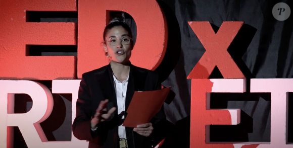Justine Piluso s'apprête à accoucher très prochainement.
Justine Piluso sur la scène de TEDx Talks, le 16 décembre 2022.
© YouTube