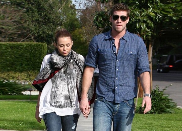 Miley Cyrus et son boyfriend Liam Hemsworth à Toluca Lake, le 28 février 2010