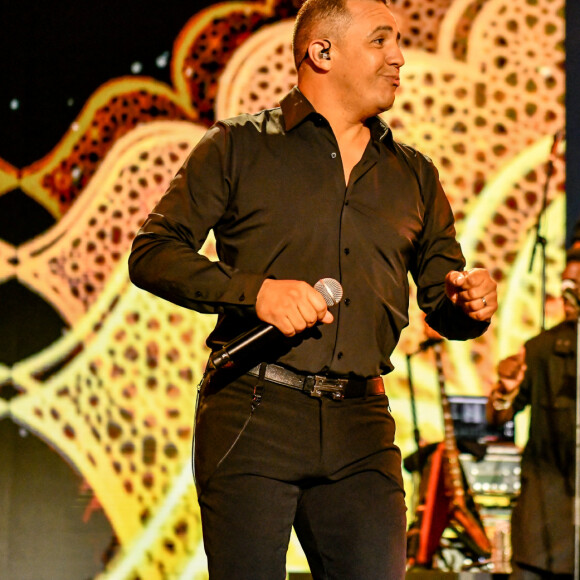 Exclusif - Sur scène le chanteur Faudel - "Africa , le Grand Concert" diffusé le 29 juillet sur France 2 à 21:05 mettra à l'honneur, depuis Montpellier, les artistes qui ont l'Afrique en commun.  © Jean-René Santini / Bestimage 