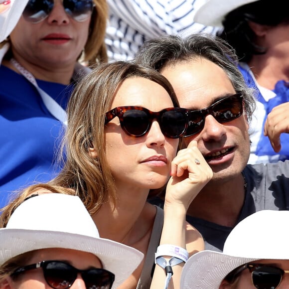 Sur Instagram, la comédienne a tenu à lui adresser un tendre message pour leur anniversaire de rencontre 
Laura Smet et son compagnon Raphaël dans les tribunes lors du tournoi de tennis de Roland Garros à Paris le 3 juin 2015.