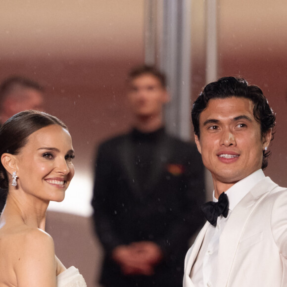Natalie Portman, Charles Melton - Montée des marches du film " May December " lors du 76ème Festival International du Film de Cannes, au Palais des Festivals à Cannes. Le 20 mai 2023 © Olivier Borde / Bestimage 