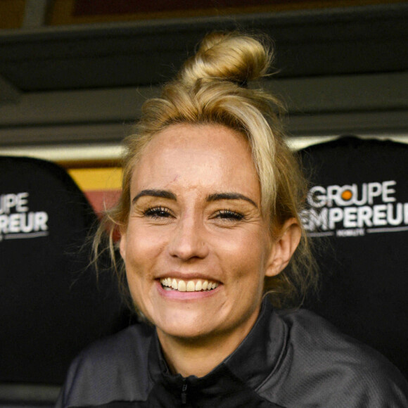 Élodie Gossuin et Laure Boulleau au top pour un match de foot
 
Elodie Gossuin (UNICEF) - 3ème édition de la rencontre de football caritative "Match des héros" entre le "RC Lens Légendes" et "L'équipe Unicef" au stade Bollaert-Delelis à Lens. Le tout dans le but de récolter des fonds pour l'Unicef et la fondation Racing Coeur de Lens.