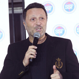 200 personnes seront réunies au total pour célébrer l'animateur.
Exclusif - Arthur (Jacques Essebag) - Soirée de gala de l'Opération "Tous Sauveteurs" à l'occasion du 23ème anniversaire de l'association "Sauveteurs Sans Frontières" (SSF) à l'hôtel du Collectionneur Paris le 20 mars 2023. Lors de cette soirée des personnalité ont reçus leur diplôme à l'issue d'une formation d'une demi-journée. © Rachid Bellak/Bestimage 
