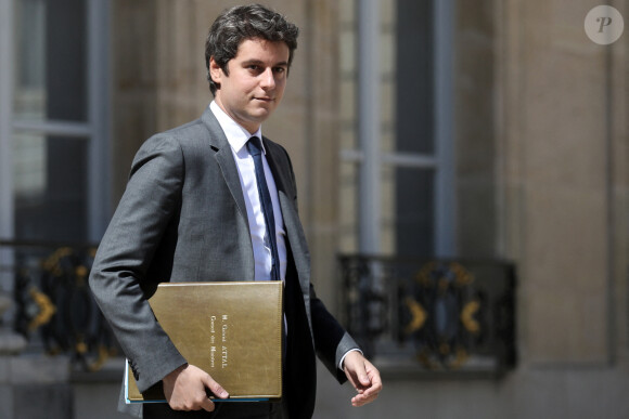 Le ministre délégué aux Comptes publics, Gabriel Attal à la sortie du conseil des ministres, au palais de l'Elysée, Paris, le 24 mai 2023 © Stéphane Lemouton / Bestimage