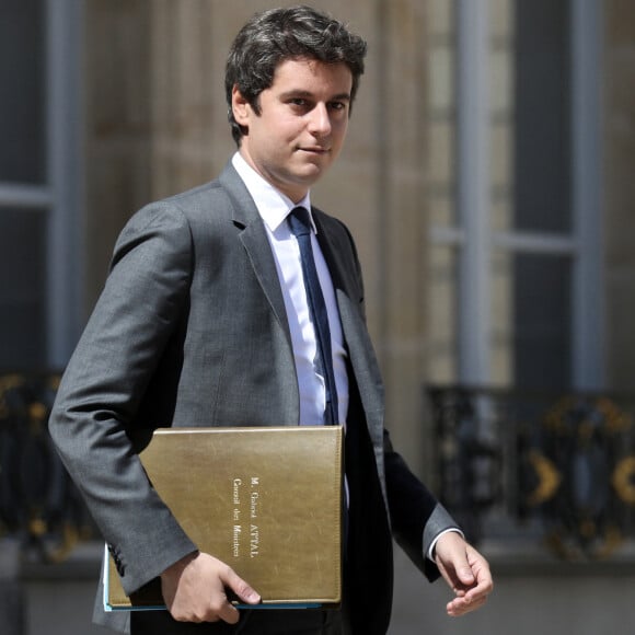 Le ministre délégué aux Comptes publics, Gabriel Attal à la sortie du conseil des ministres, au palais de l'Elysée, Paris, le 24 mai 2023 © Stéphane Lemouton / Bestimage