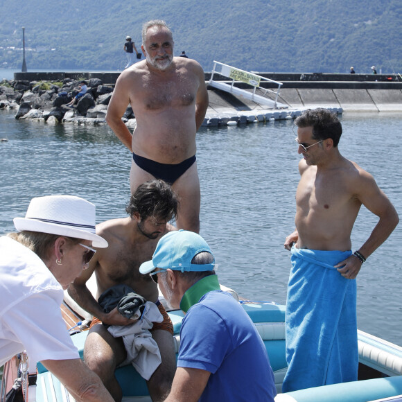 La belle vie quoi !
Exclusif - Antoine Duléry et sa femme Pascale Pouzadoux et leur fils Raphael Duléry et Florent Peyre en ballade en Riva lors de la 2ème édition du Festival du Cinéma Français et Gastronomie d'Aix-les-Bains (6 - 10 juin 2023), le 7 juin 2023. © Denis Guignebourg / Bestimage 