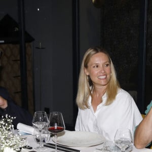 Exclusif - Antoine Dulery, Lilou Fogli et Florent Peyre - Personnalités lors d'un dîner durant la 2ème édition du Festival du Cinéma Français et Gastronomie d'Aix-les-Bains. Le 7 juin 2023 © Denis Guignebourg / Bestimage 