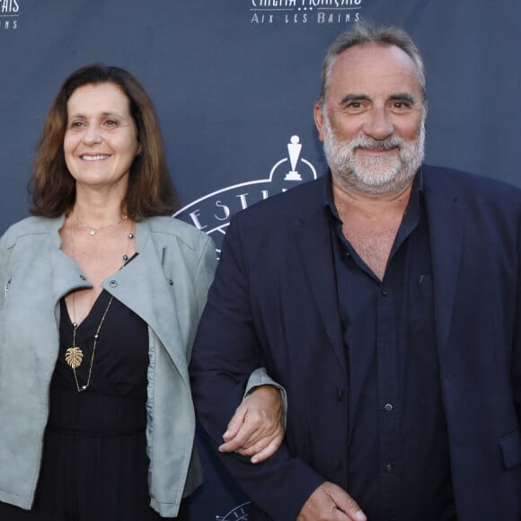 L'actrice, Lilou Fogli, qui est venue sans Clovis Cornillac, son époux, était canon en chemise blanche et en jean noir.

Exclusif - Norbert Saada, Antoine Dulery et sa femme Pascale Pouzadoux - Personnalités lors de la 2ème édition du Festival du Cinéma Français et Gastronomie d'Aix-les-Bains. Le 7 juin 2023 © Denis Guignebourg / Bestimage 