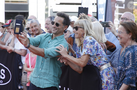 Exclusif - Florent Peyre - Personnalités lors de la 2ème édition du Festival du Cinéma Français et Gastronomie d'Aix-les-Bains. Le 7 juin 2023 © Denis Guignebourg / Bestimage 