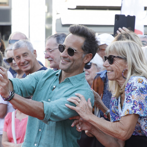 Exclusif - Florent Peyre - Personnalités lors de la 2ème édition du Festival du Cinéma Français et Gastronomie d'Aix-les-Bains. Le 7 juin 2023 © Denis Guignebourg / Bestimage 