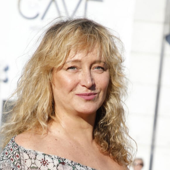 Exclusif - Julie Ferrier - Personnalités lors de la 2ème édition du Festival du Cinéma Français et Gastronomie d'Aix-les-Bains. Le 7 juin 2023 © Denis Guignebourg / Bestimage 