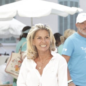 Caroline Margeridon lors d'un tournoi de pétanque place des Lices organisé par le magazine Turquoise pour l'association Sourire à la vie à Saint-Tropez le 10 août 2022. © Jack Tribeca / Bestimage