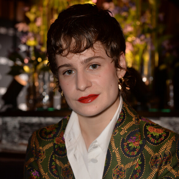 Christine and the Queens (Héloïse Letissier) - Remise des GQ Awards "Les Femmes et les Hommes de l'année 2019" à l'hôtel de Crillon à Paris, le 26 novembre 2019. Pour la 10ème édition de ses désormais célèbres "Hommes de l'année", GQ a souhaité jouer la parité et ouvrir son palmarès aux femmes. Au total 11 lauréats et lauréates qui ont en commun le talent, le panache et un regard singulier sur l'époque. 11 personnalités choisies aussi pour les valeurs qu'elles véhiculent. © Veeren/Bestimage 