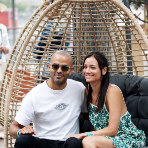 Tony Parker et sa compagne Alizé Lim au village lors des Internationaux de France de tennis de Roland Garros 2023, à Paris, France, le 11 juin 2023. © Jacovides-Moreau/Bestimage