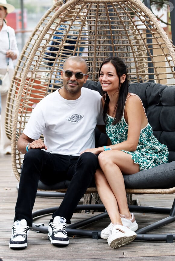 Tony Parker et sa compagne Alizé Lim au village lors des Internationaux de France de tennis de Roland Garros 2023, à Paris, France, le 11 juin 2023. © Jacovides-Moreau/Bestimage