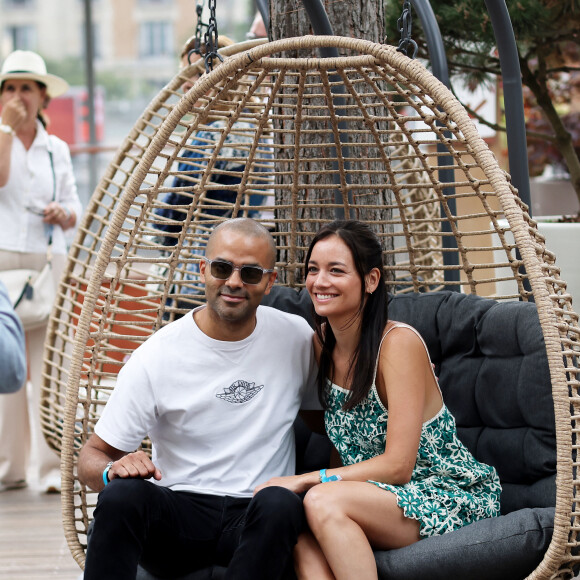 Tony Parker et sa compagne Alizé Lim au village lors des Internationaux de France de tennis de Roland Garros 2023, à Paris, France, le 11 juin 2023. © Jacovides-Moreau/Bestimage