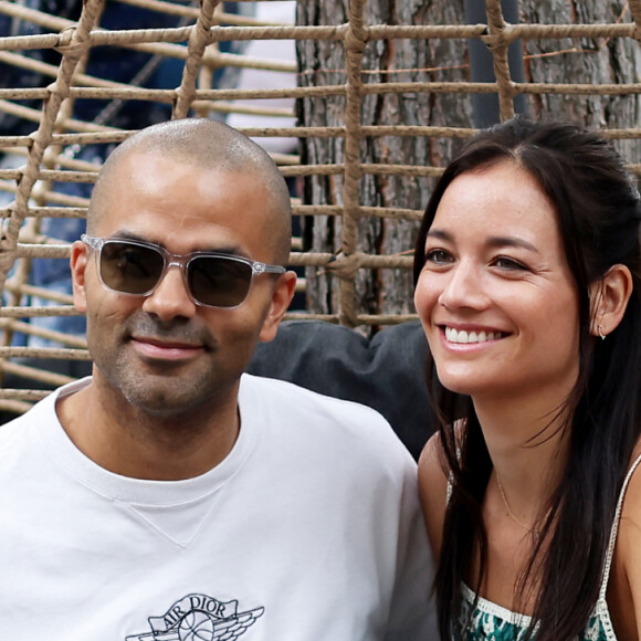 Tony Parker et sa compagne Alizé Lim au village lors des Internationaux de France de tennis de Roland Garros 2023, à Paris, France, le 11 juin 2023. © Jacovides-Moreau/Bestimage