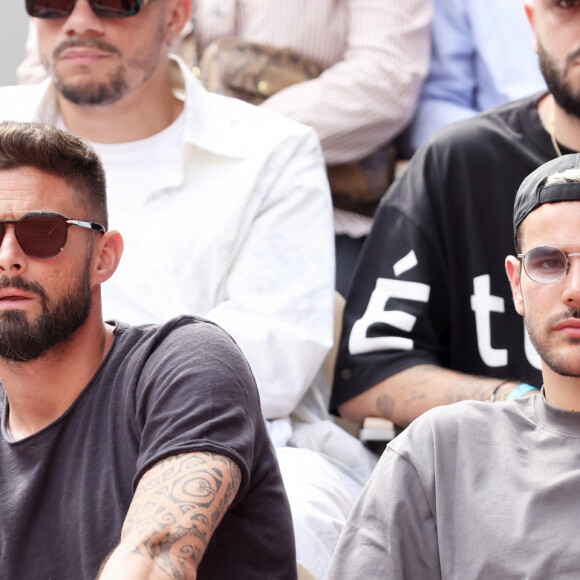 Olivier Giroud, Théo Hernandez - Célébrités en tribunes des Internationaux de France de tennis de Roland Garros 2023 à Paris le 11 juin 2023. © Jacovides-Moreau/Bestimage 