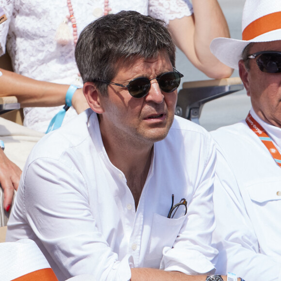 Ce lundi, les téléspectateurs de "Télématin" ont certainement été surpris de constater que Thomas Sotto était absent
Thomas Sotto dans les tribunes lors des Internationaux de France de Tennis de Roland Garros. © Jacovides-Moreau / Bestimage