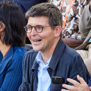 Car, en tant que véritable fan de tennis, il s'est rendu à plusieurs matchs tout au long du tournoi Roland-Garros.
Thomas Sotto en tribunes lors des Internationaux de France de tennis de Roland Garros 2023, à Paris, France, le 6 juin 2023. © Jacovides-Moreau/Bestimage