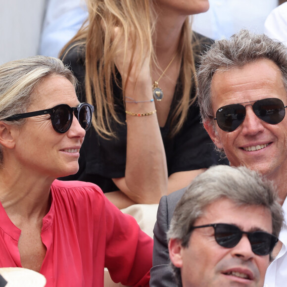 Anne-Sophie Lapix et son mari Arthur Sadoun - Célébrités en tribunes des Internationaux de France de tennis de Roland Garros 2023 à Paris le 11 juin 2023. © Jacovides-Moreau/Bestimage