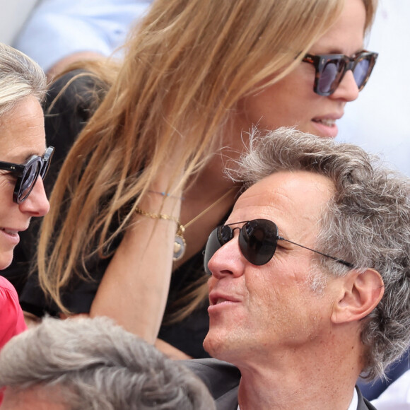 Anne-Sophie Lapix et son mari Arthur Sadoun - Célébrités en tribunes des Internationaux de France de tennis de Roland Garros 2023 à Paris le 11 juin 2023. © Jacovides-Moreau/Bestimage