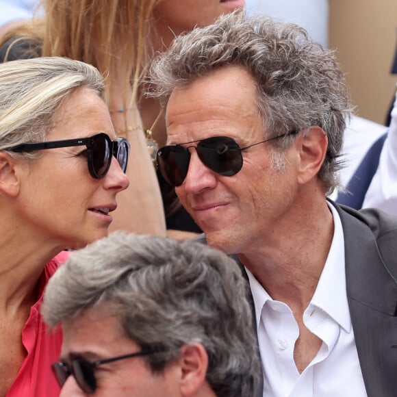 Anne-Sophie Lapix et son mari Arthur Sadoun - Célébrités en tribunes des Internationaux de France de tennis de Roland Garros 2023 à Paris le 11 juin 2023. © Jacovides-Moreau/Bestimage