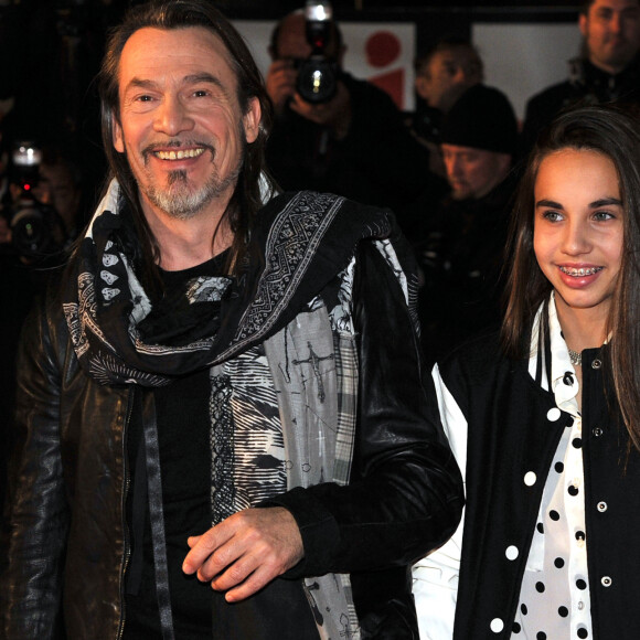 "Je ne fais pas ça pour lui faire plaisir mais parce qu'elle a raison, explique-t-il dans les colonnes du journal Libération. Tout ça a une incidence sur la nature et je tente de corriger le tir à mon échelle."
Florent Pagny et sa fille Ael - 15eme edition des NRJ Music Awards au Palais des Festivals a Cannes le 14 decembre 2013.