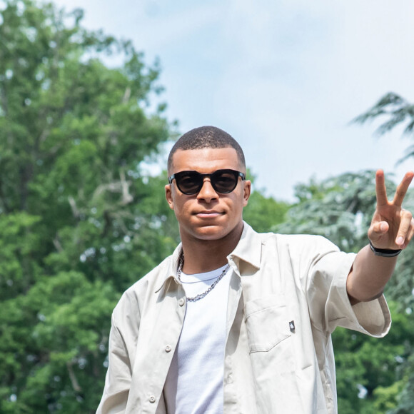 Kylian Mbappé - Les joueurs de l'équipe de France de football arrivent à Clairefontaine pour un entrainement de préparation avant leur prochain match le 16 juin 2023 contre l'équipe de Gibraltar aux Éliminatoires du Championnat d'Europe, le 9 juin 2023.