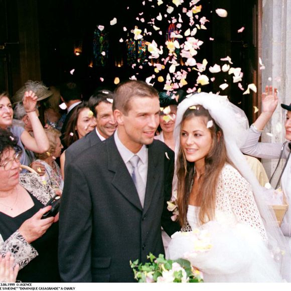 Alors pour célébrer ses 24 ans de mariage avec son beau joueur de football, elle a dévoilé un magnifique cliché de leur union. 
Dominique Casagrande et Cécile Simeone se marient