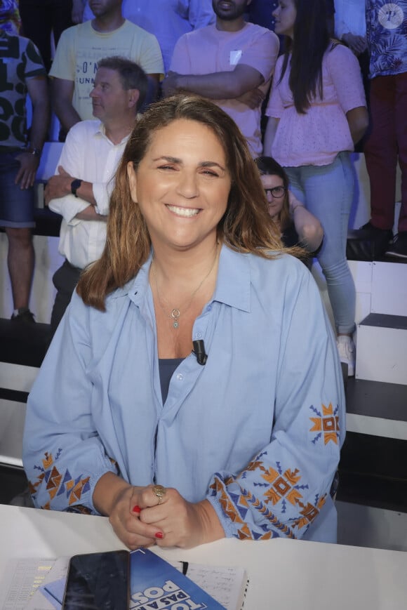 Exclusif - Valérie Benaim sur le plateau de l'émission TPMP (Touche Pas à Mon Poste) présentée par C.Hanouna et diffusée en direct sur C8 à Paris, France, le 31 mai 2023. © Jack Tribeca/Bestimage 