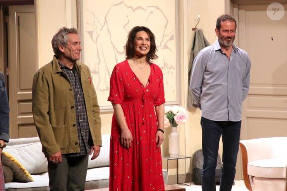 Exclusif - Manuel Gélin, Marie Fugain et Christian Vadim saluent le public - Première représentation de la pièce de théâtre " Un conseil d'Ami " au Studio Marigny à Paris, France. Le 12 Avril 2023. © Bertrand Rindoff / Bestimage