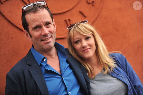 Christian Vadim et sa femme Julia Livage posant au village des Internationaux de France de tennis de Roland Garros à Paris, le 3 juin 2014.