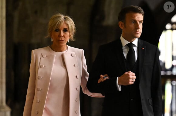 Le président le la République française Emmanuel Macron et sa femme Brigitte - Les invités arrivent à la cérémonie de couronnement du roi d'Angleterre à l'abbaye de Westminster de Londres