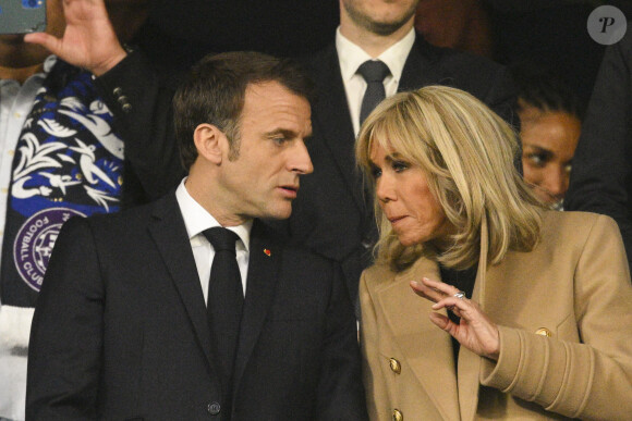 Emmanuel Macron et sa femme Brigitte lors du match de football de la Coupe de France "Nantes vs Toulouse" au Stade de France à Paris. © JB Autissier / Panoramic / Bestimage
