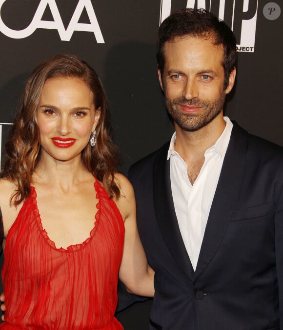 Un retour soudain qui avait lancé de fortes rumeurs autour d'une séparation du couple.
Natalie Portman et son mari Benjamin Millepied - Les célébrités posent lors du photocall de la soirée "L.A. Dance Project" à Los Angeles