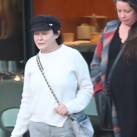 Exclusif - Shannen Doherty a dîné avec sa mère avec sa mère et une amie à Malibu le 9 mai 2023.