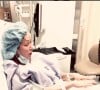 Malheureusement, le cancer ne respecte aucune règle, aucun espoir.
Shannen Doherty sur son lit d'hôpital.