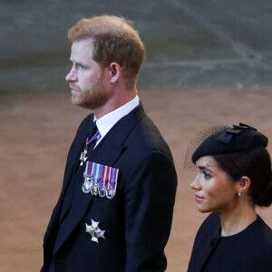 Le prince Harry, duc de Sussex, Meghan Markle, duchesse de Sussex - Intérieur - Procession cérémonielle du cercueil de la reine Elisabeth II du palais de Buckingham à Westminster Hall à Londres. Le 14 septembre 2022 