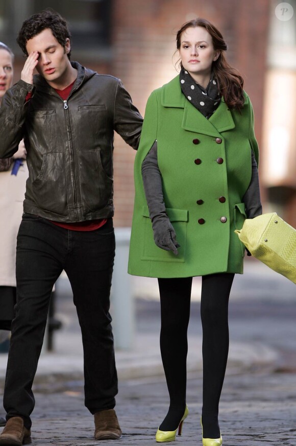 Leighton Meester et Penn Badgley sur le tournage de Gossip Girl, le 1er mars 2010