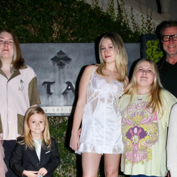 Mariés depuis le 7 mai 2006, ils avaient eu, ensemble, cinq enfants.
Exclusif - Tori Spelling, Stella McDermott, Dean McDermott, Stella Doreen, Hattie Margaret, Liam Aaron, Finn Da - 15e anniversaire de Stella au Katana à West Hollywood, Los Angeles,Californie, Etats-Unis, le 11 juin 2023.