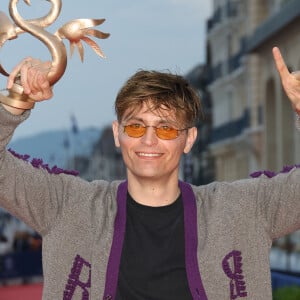 Raphaêl Quenard a reçu le prix de la Révélation Masculine dans "Chien de la casse" lors du 37ᵉ festival du film de Cabourg, à Cabourg, France, le 17 juin 2023.
© Coadic Guirec/Bestimage